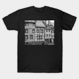 Crooked Tudor style buildings, Monschau T-Shirt